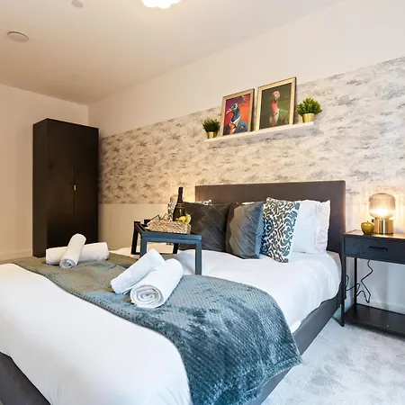 Camden Drive City Apartment *